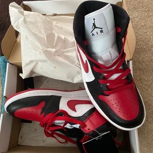 Wmns Air Jordan 1 Mid 'Alternate Bred Toe'
6.5 US Women's (New)